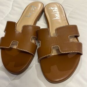 French Sole/NY Alibi Slip On Sandals in Cognac